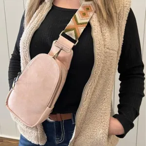 Bolso de pecho rosa de moda en cuero sintético con correa ancha con diseño colorido