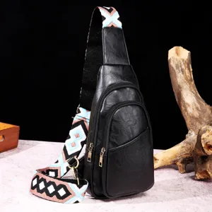 Bolso de pecho retro de cuero negro estilo bohemio con correa ancha estampada