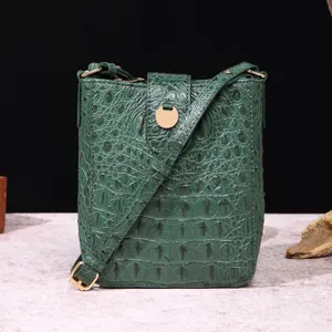 Bolso bandolera retro para móvil en color verde con relieve de cocodrilo elegante