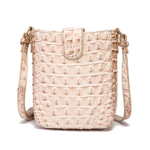 Bolso bandolera para móvil de estilo retro con textura de cocodrilo en color crema.
