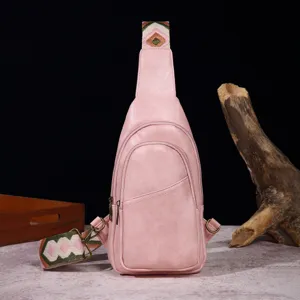Elegante bolso de pecho vintage de cuero PU rosa con correa tejida de estilo bohemio