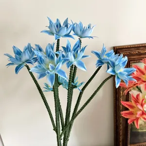 Detailweergave van hoogwaardige lichtblauwe kunstmatige Kylin-cactusbloemen voor decor
