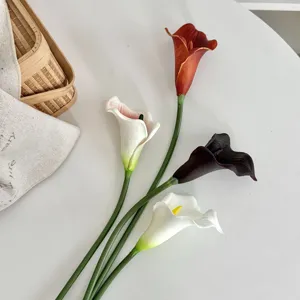 Élégantes fleurs de lys Calla artificielles en PU en blanc, rouge et noir pour décor
