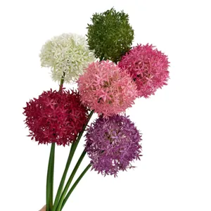 Bouquet de boules de fleurs d'allium artificielles multicolores pour décoration.