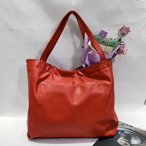Bolso tote grande rojo de cuero suave encerado con bolsillo delantero útil