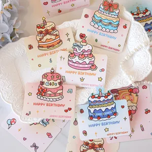 Gros plan de mignonnes cartes d'anniversaire en gâteau 3D aux couleurs pastel