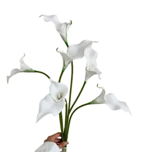 Elegante ramo de calas blancas artificiales para la decoración del hogar y las bodas