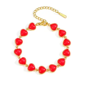 Bracelet élégant en acier titane plaqué or 18 carats avec cœurs rouges vifs