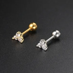 Detailweergave van goud en zilver zirkoon piercing oorknopjes met schroefsluiting