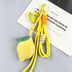 Süßer PU-Leder Zitronen Taschenanhänger mit Lanyard und Sternverschluss für Damen.