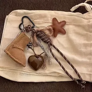 Miniatura stivale da neve borsa ciondolo portachiavi con stella e cuore per decorare borse