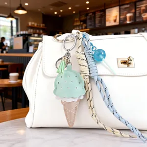 Ciondolo per borsa gelato in ecopelle PU con cordini colorati, portachiavi elegante per borse.