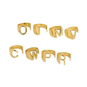 Set aus goldenen Edelstahl-Ringen mit Buchstaben für Damen im offenen Design