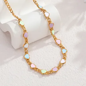 Collana con cuori in smalto colorato in acciaio inossidabile placcato oro 18k, elegante