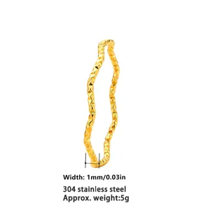 Makro-Detail des 1mm goldene 304 Edelstahl gedrehte Wellenring