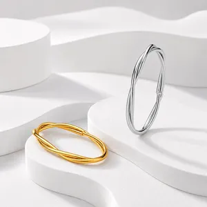 Minimalistische doppelstöckige Ringe aus Edelstahl in Gold und Silber mit gedrehtem Draht