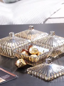 Elegante quadratische Glas-Bonbongläser mit Deckel für Gastgeschenke und Schmuck.