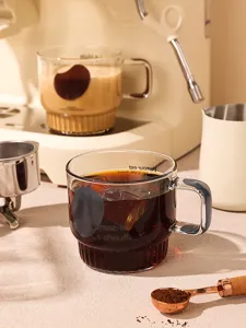 Exquisite glatte Glas-Kaffeetasse mit Henkel, Vintage-Design, ideal für Milch, Tee und Wasser.
