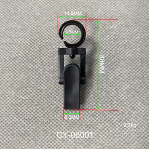 Mesures détaillées d'un clip en plastique noir avec dimensions et taille du crochet.