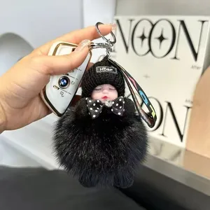 Llavero de muneca de bebe dormida de felpa negra, colgante de bolsito pompon suave.