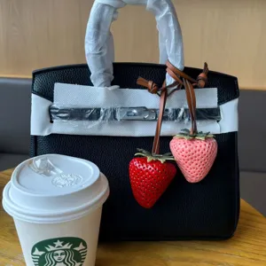 Large 3D Resin Strawberry Bag Charm Cute Fruit Pendant Keychain For Women Handbag Purse Wallet DIY Jewelry Accessories