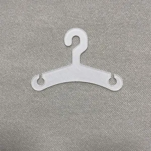Petit cintre en plastique PP transparent pour tongs et sandales de plage, crochet très durable.