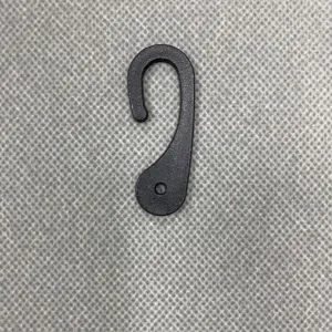 Gancho resistente de plástico negro mate con forma de signo de interrogación para gorras