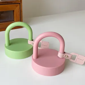 Coperchi creativi per tazze portatili verdi e rosa con cinturino in pelle e borchia