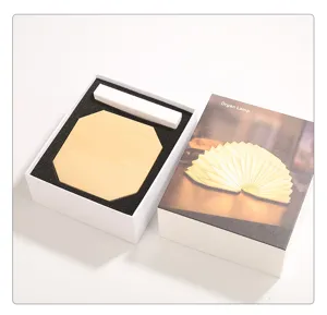 Gedetailleerd overzicht van de opvouwbare accordeonlamp set met doos en houten onderdelen.