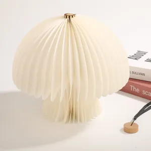 Klappbare Pilz LED-Atmosphäre Nachtlicht, plissierte Nachttisch-Dekorationslampe mit Holzschalter.