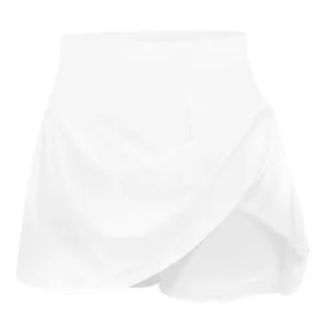 Vue de face d'un skort blanc élégant avec un design croisé moderne pour femmes