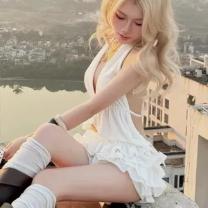 Ensemble haut dos nu blanc sexy et mini-jupe à volants pour femmes, mode tendance.