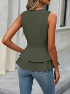 Ärmelloses Schößchen-Top Detail, zeigt den eleganten doppelten Saum und schlanke Passform.