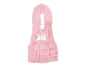 Ensemble haut dos-nu licou rose et mini-jupe à volants, tenue sexy pour femme tendance.