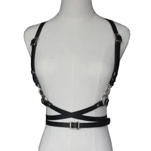 Imbracatura per il corpo in pelle nera, elegante cintura sul petto punk gotico accessorio moda.