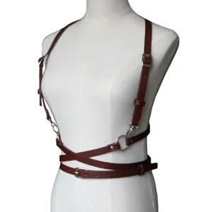 Cintura imbracatura in pelle casual, elegante cinturino bicolore per look alla moda.
