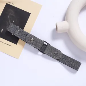 Detail view of dark grey elastic lazy belt for jeans, adjustable buckle and minimalist design.