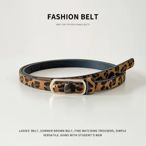 Cintura sottile in ecopelle con stampa leopardata da donna con fibbia dorata dettaglio