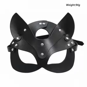 Schwarze Leder Fuchsmaske mit Nieten und verstellbarem Riemen für Party und Spiele.