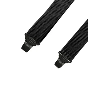 Vista dettagliata di bretelle elastiche nere con robusti ganci in plastica e trama di mais.