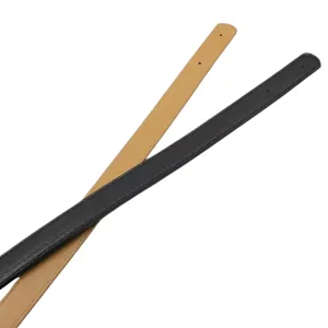 Primer plano de correas de cuero PU cosido de 1,8x45cm para proyectos de artesanía DIY