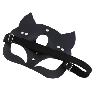 Schwarze Leder Fuchs Maske mit Nieten und verstellbarem Gummiband für Party und Kostüm.