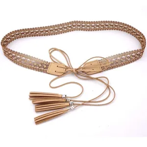 Cintura in vita intrecciata beige traforata con nappe eleganti e bel fiocco per abiti da donna.