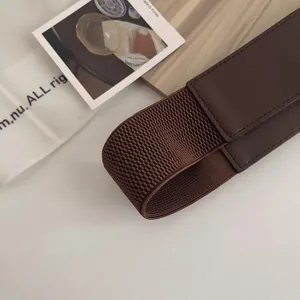 Elegante cintura elastica larga marrone per donna con finitura in ecopelle di alta qualità