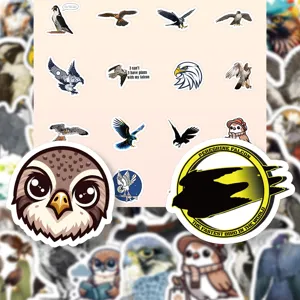 Detailansicht verschiedener Adler- und Falkenaufkleber in verschiedenen Kunststilen