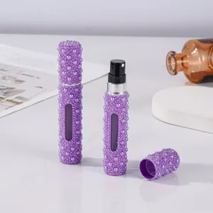 Atomizador de perfume de perlas moradas portátil de 6ml, mini botella de spray recargable.