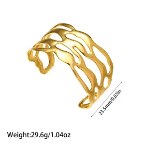 Detailansicht mit Angabe von Gewicht und Abmessungen der 18K Gold-Manschette