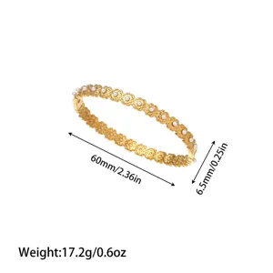 Detailweergave van de gouden titanium armband met parelbloemen, afmetingen en gewichtsinformatie