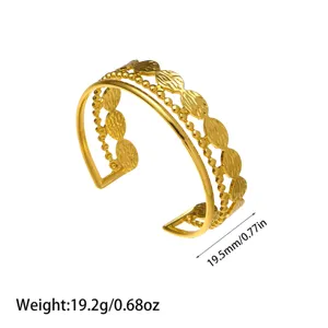Detalle del brazalete de acero inoxidable chapado en oro de 18K con medidas reales