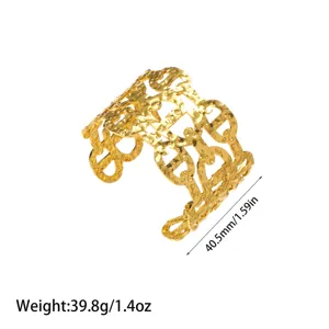Medidas detallate del brazalete de acero inoxidable martillado chapado en oro de 18K